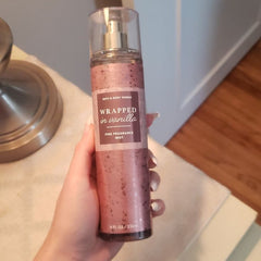 BATH AND BODY WORKS WRAPPED IN VANILLA MIST
